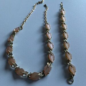 Beautiful neutral color vintage thermoset choker and bracelet set.